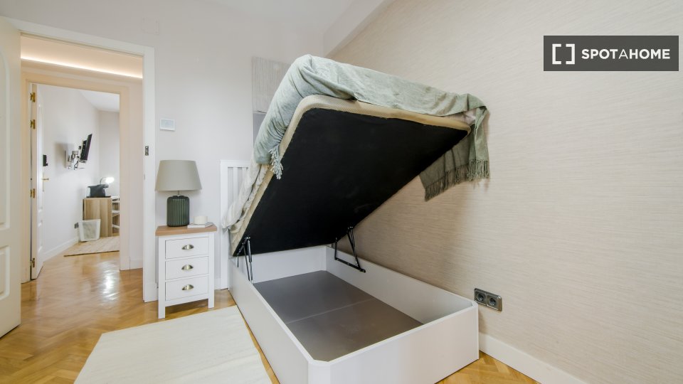 Double room Madrid, 7 beds — photo 5