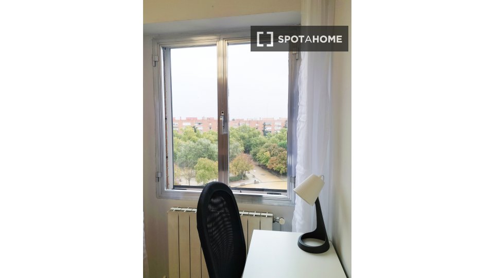 Double room Madrid, 3 beds, 95m² — photo 11