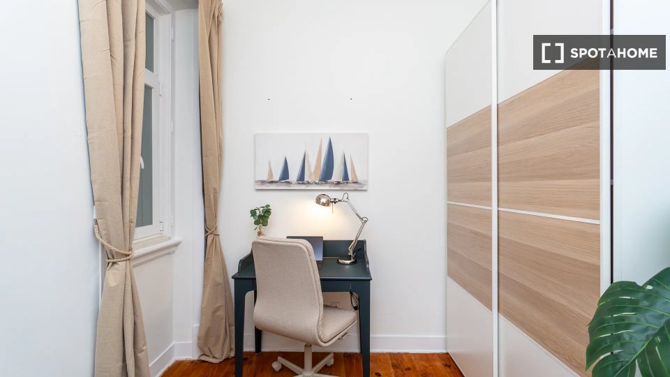 Double room Lisbon, 6 beds — photo 12