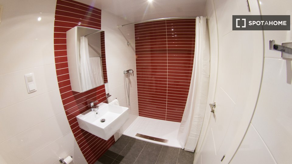 Apartment Barcelona, 4 beds, 100m² — photo 2