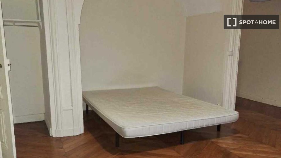 Double room Lyon, 3 beds, 80m² — photo 16