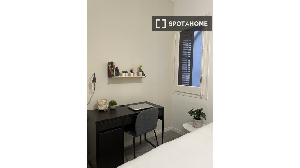 Double room Barcelona, 6 beds, 140m² — photo 3