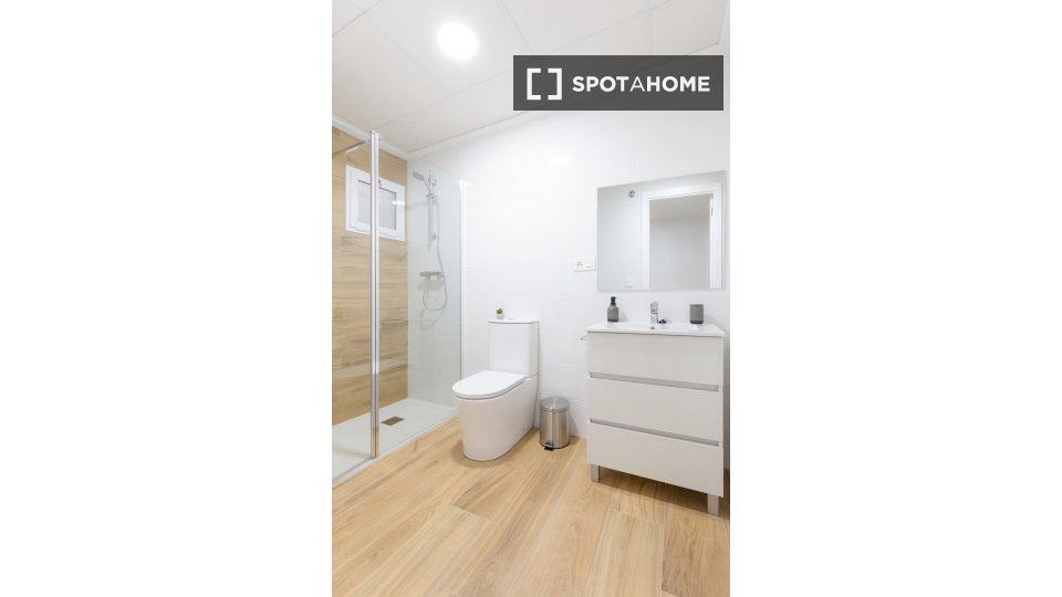 Double room Alicante, 8 beds, 201m² — photo 5