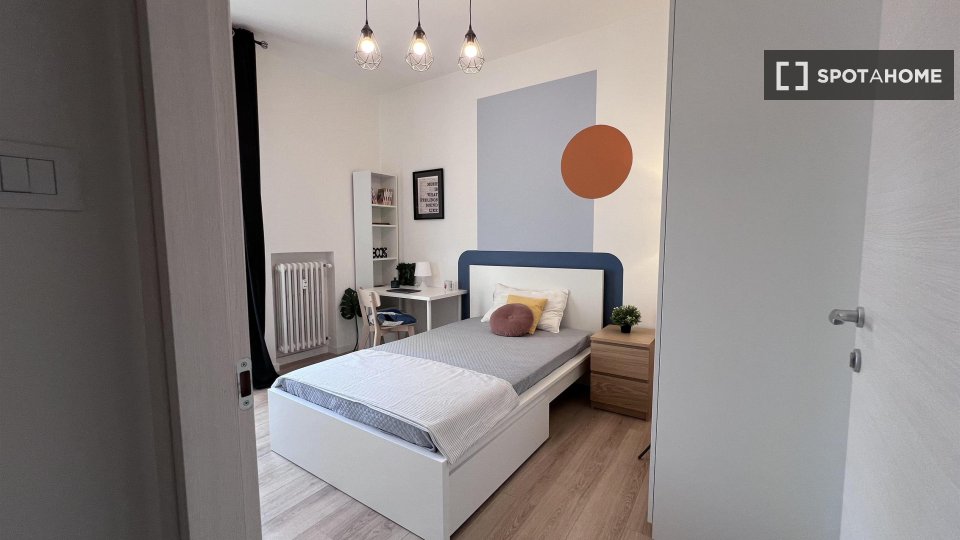 Double room Bologna, 3 beds — photo 17