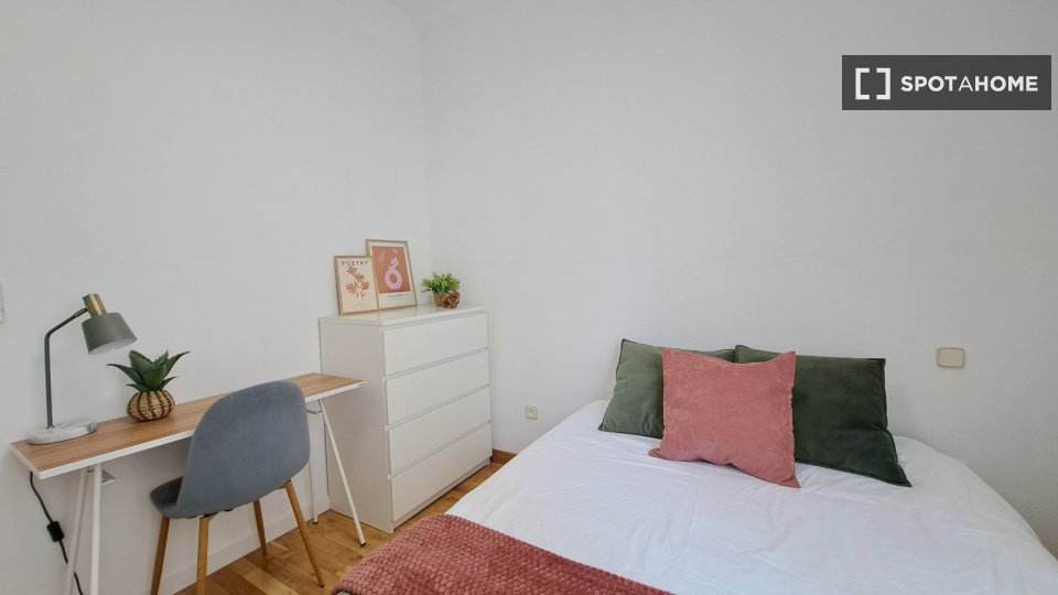 Double room Madrid, 5 beds — photo 9