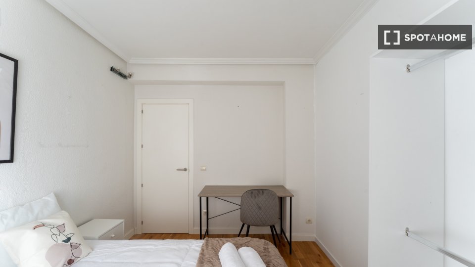 Double room Madrid, 6 beds — photo 2