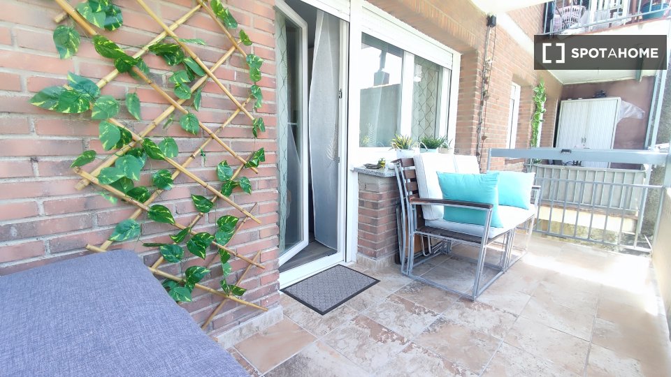 Double room Madrid, 3 beds, 85m² — photo 1