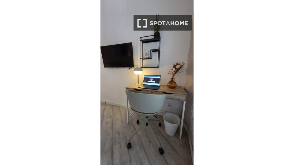 Double room Barcelona, 6 beds, 180m² — photo 17