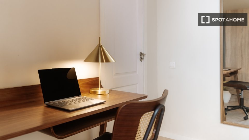 Double room Barcelona, 3 beds, 90m² — photo 12