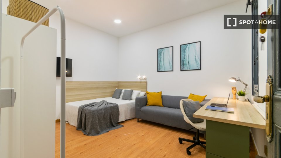 Double room Barcelona, 9 beds, 285m² — photo 10