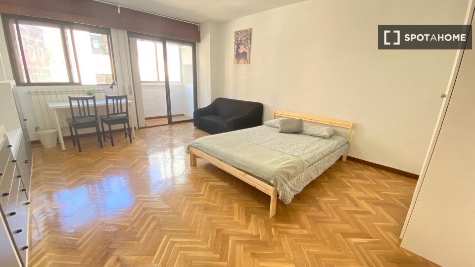 Double room Madrid, 5 beds — photo 17
