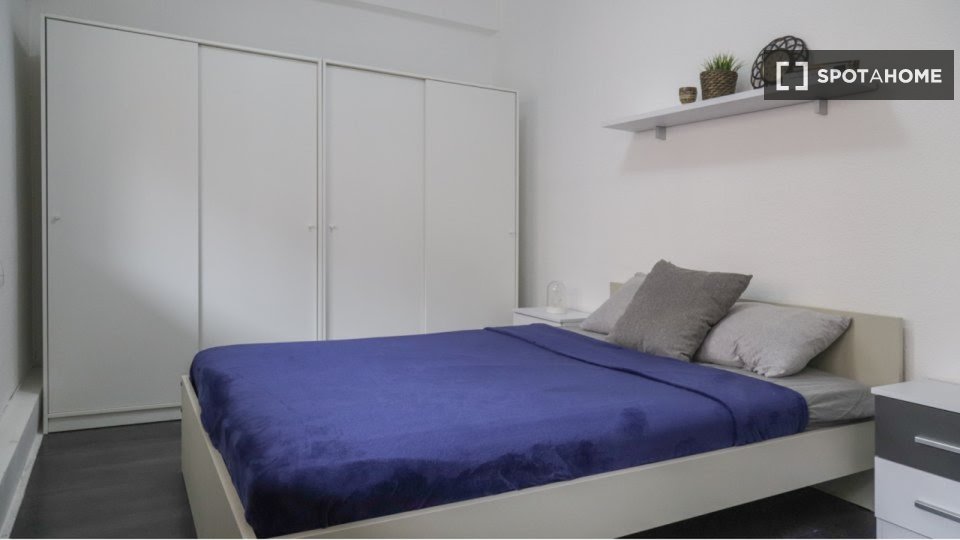 Double room Madrid, 7 beds, 115m² — photo 8