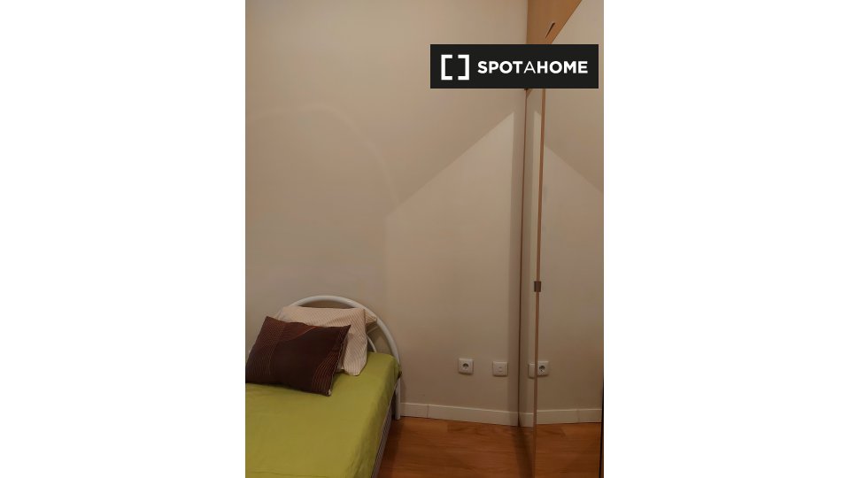 Double room Lisbon, 4 beds, 110m² — photo 18