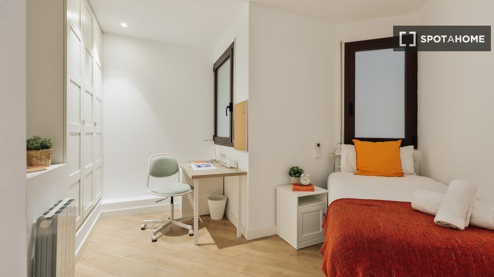 Double room Barcelona, 5 beds — photo 22