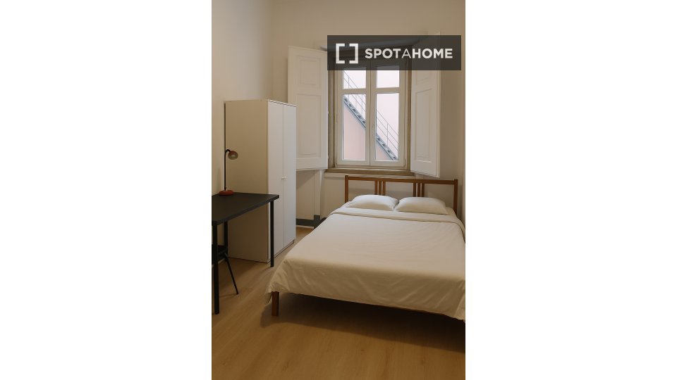 Double room Lisbon, 6 beds — photo 54