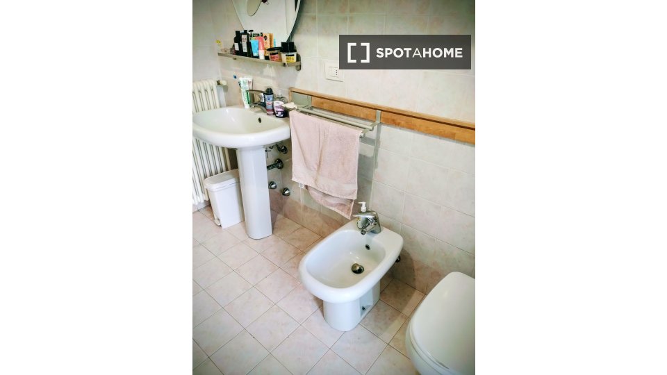 Double room Bologna, 1 bed, 16m² — photo 17