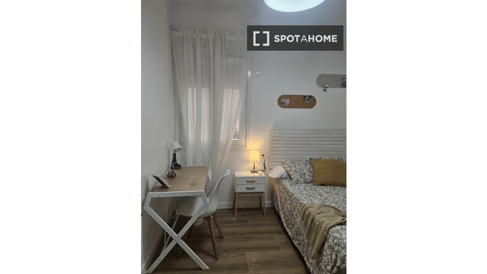 Double room Zaragoza, 5 beds, 116m² — photo 10