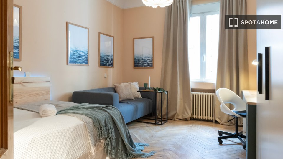 Double room Madrid, 6 beds, 140m² — photo 34