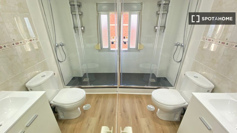 Double room Madrid, 4 beds — photo 12
