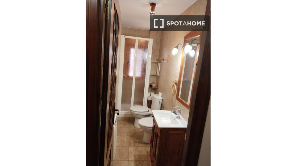 Double room Madrid, 4 beds, 100m² — photo 12
