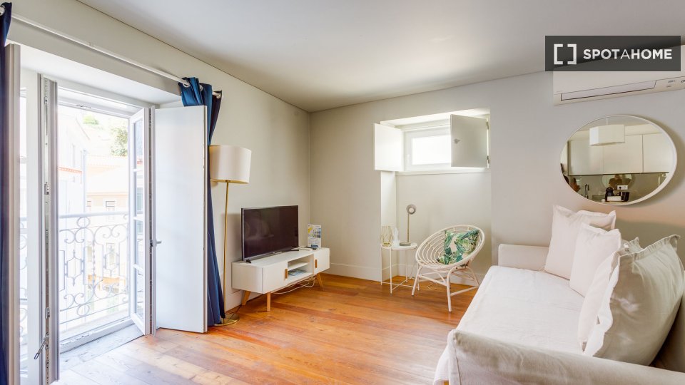 Apartment Lisbon, 2 beds — photo 26