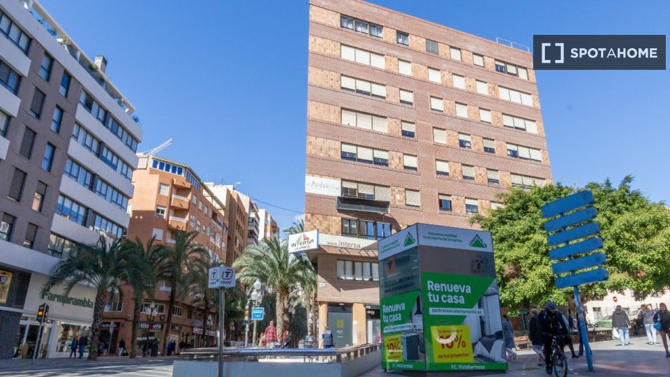 Double room Alicante, 7 beds, 150m² — photo 10