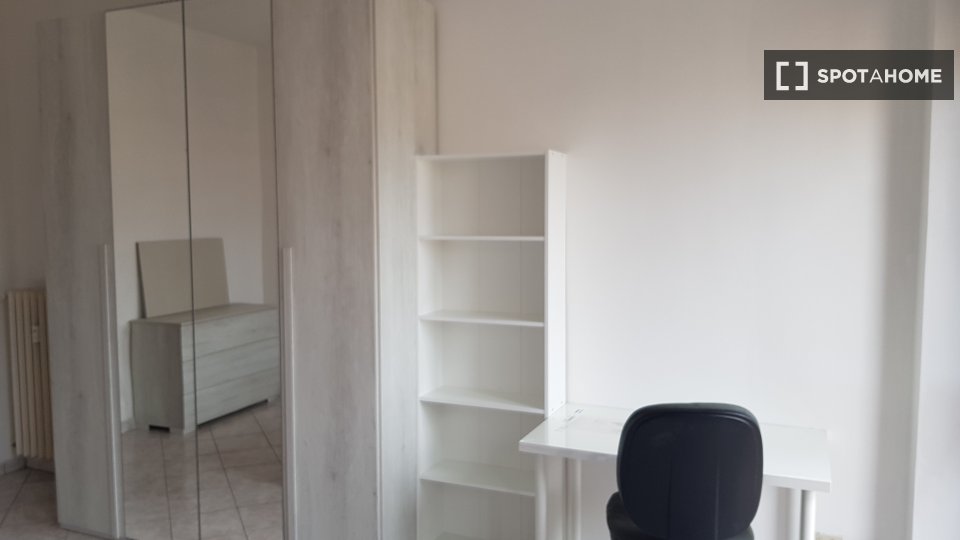 Double room Turin, 3 beds, 96m² — photo 13