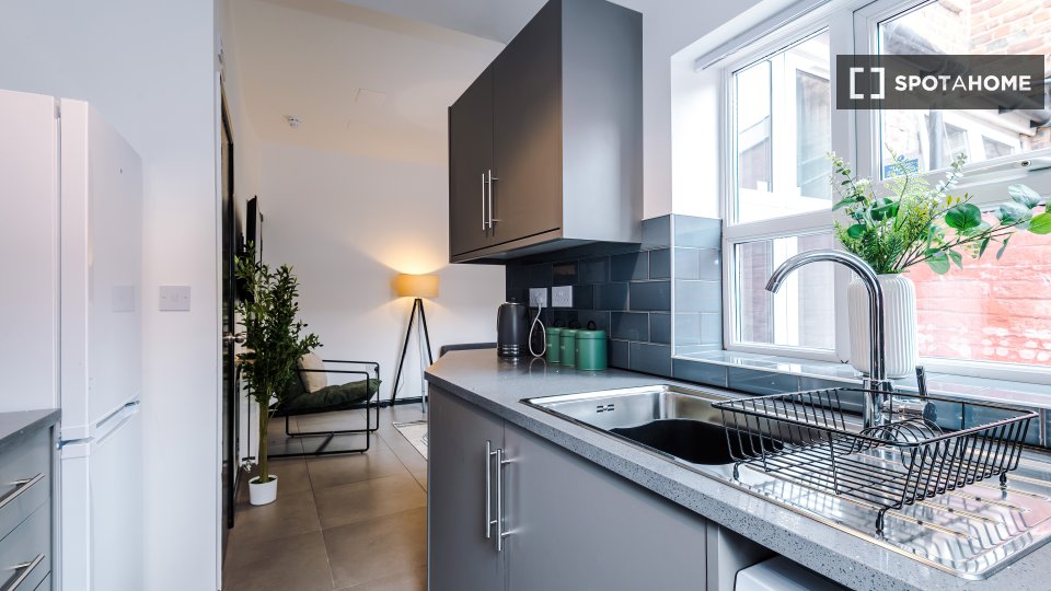 Apartment Manchester, 4 beds, 80m² — photo 12