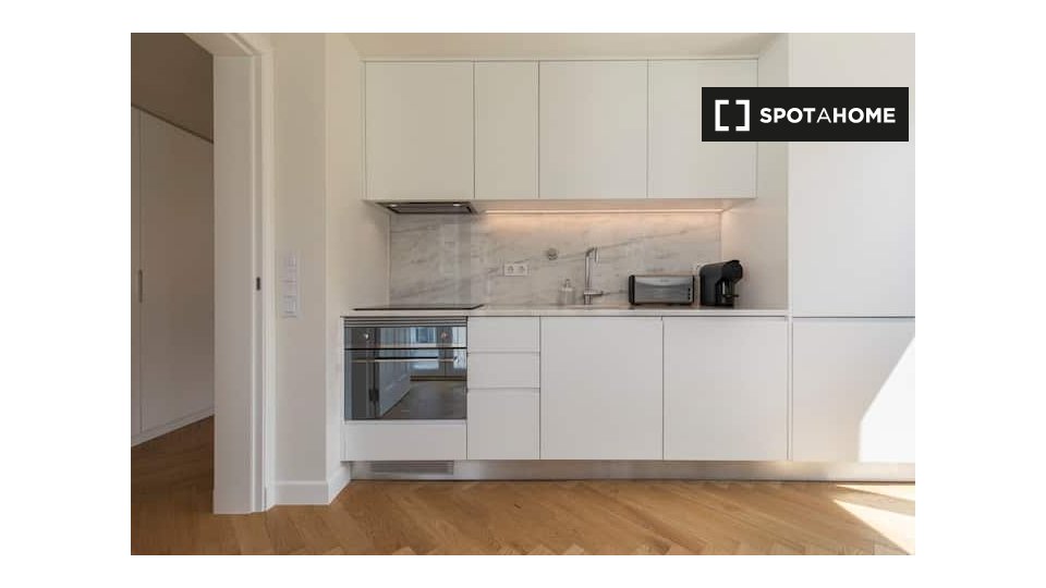 Apartment Lisbon, 2 beds — photo 16