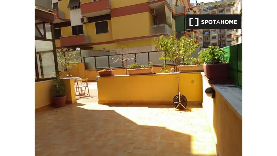 Double room Rome, 3 beds, 75m² — photo 9