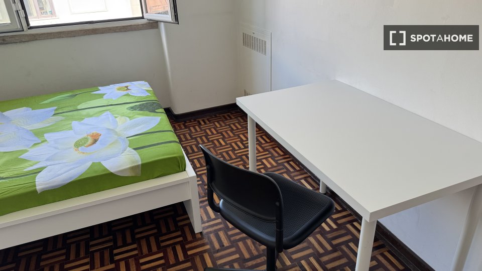 Double room Lisbon, 4 beds, 112m² — photo 14
