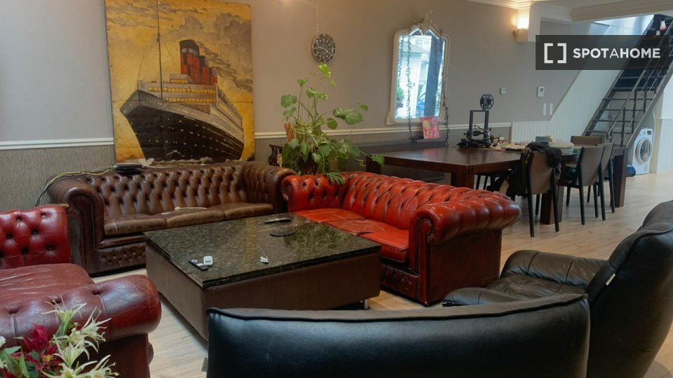 Double room Brussels, 6 beds, 250m² — photo 2