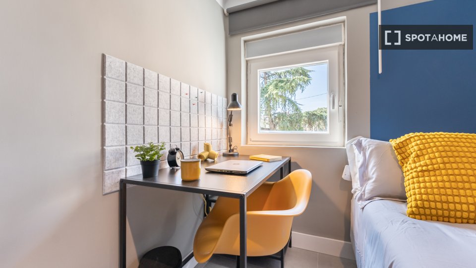 Double room Madrid, 6 beds, 70m² — photo 13