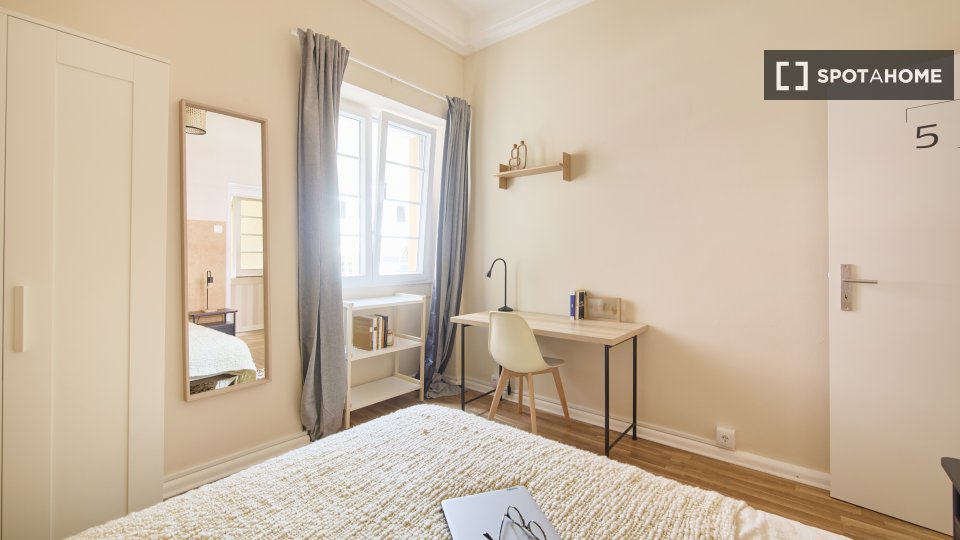 Double room Lisbon, 12 beds — photo 1