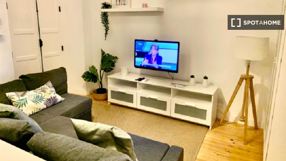 Apartment Lisbon, 1 bed, 55m² — photo 1