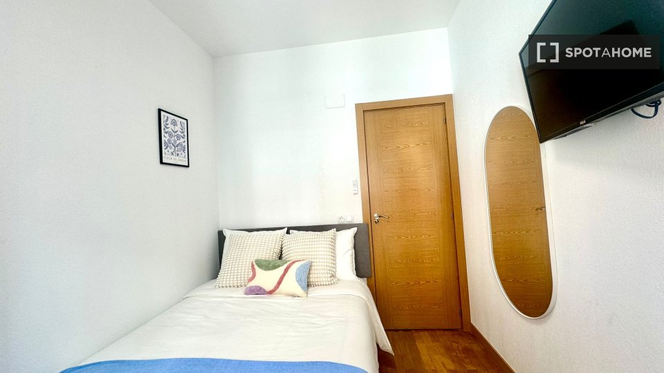 Double room Madrid, 6 beds — photo 3