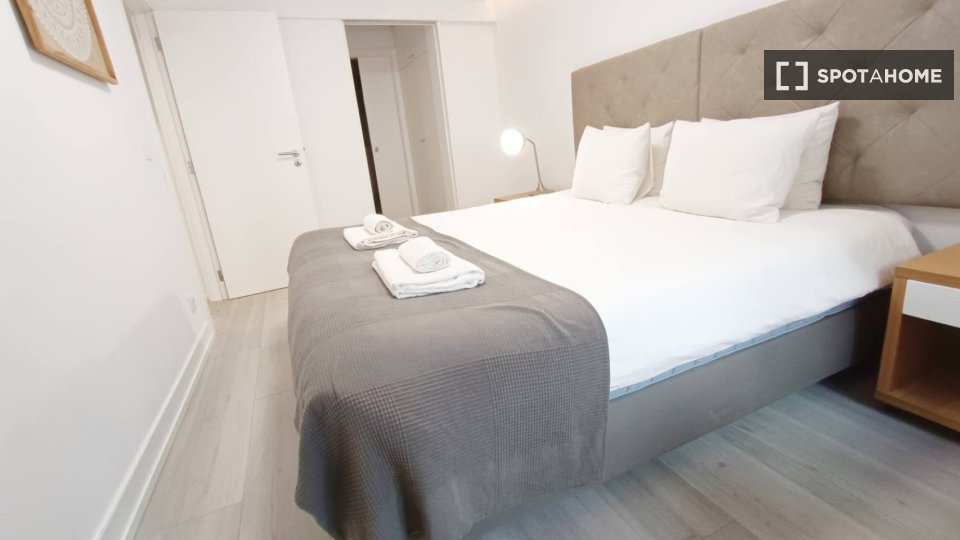Apartment Lisbon, 2 beds, 70m² — photo 3