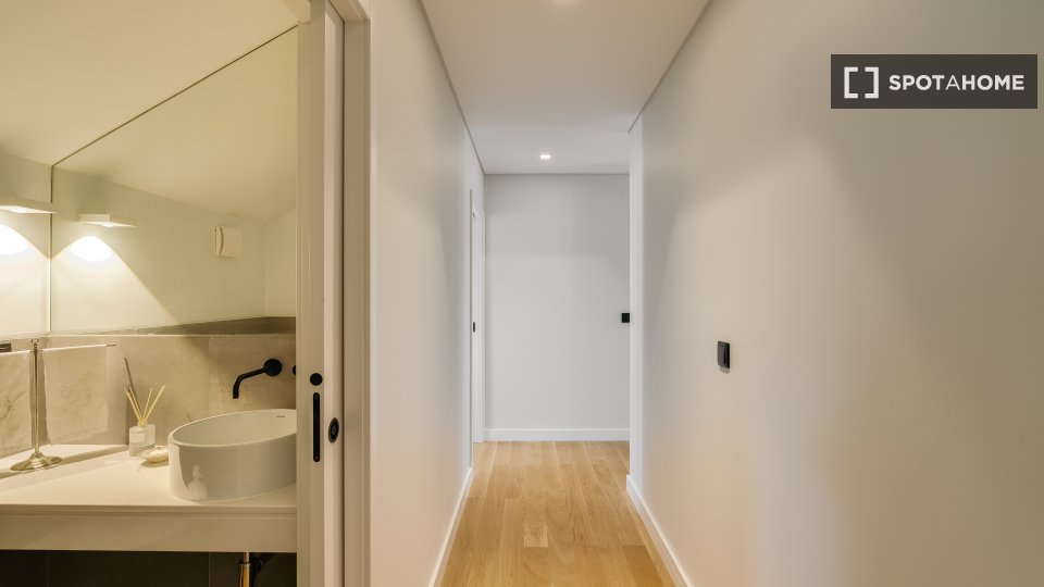 Apartment Lisbon, 2 beds, 123m² — photo 8
