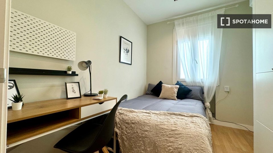 Double room Madrid, 8 beds, 139m² — photo 26