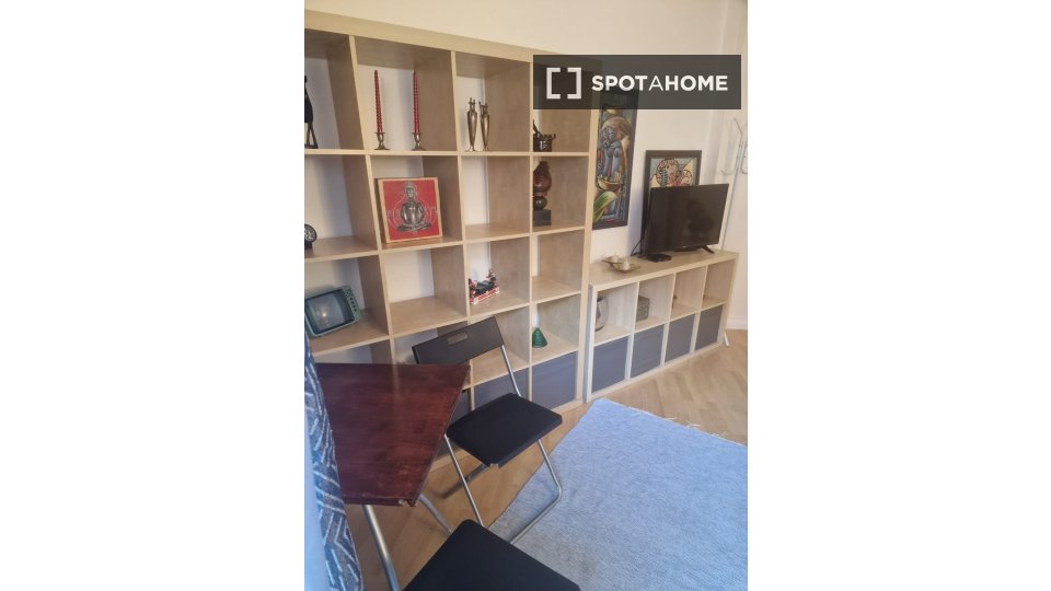 Double room Lisbon, 3 beds — photo 7