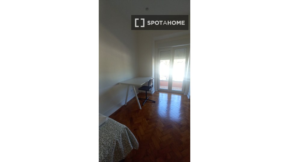 Double room Lisbon, 5 beds, 130m² — photo 5