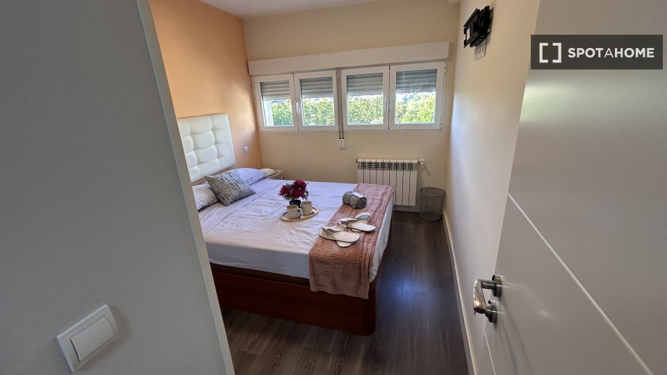Double room Madrid, 5 beds, 85m² — photo 8