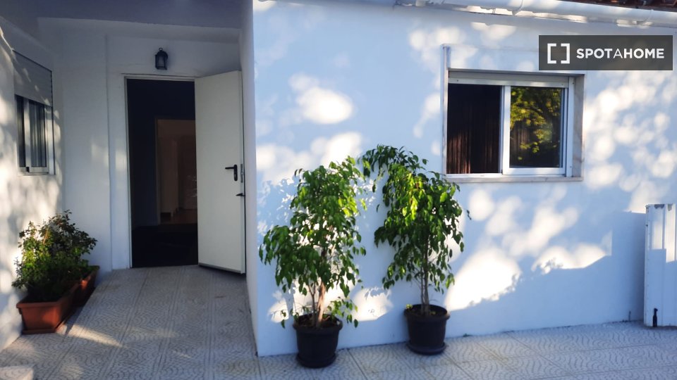 Double room Lisbon, 5 beds — photo 9