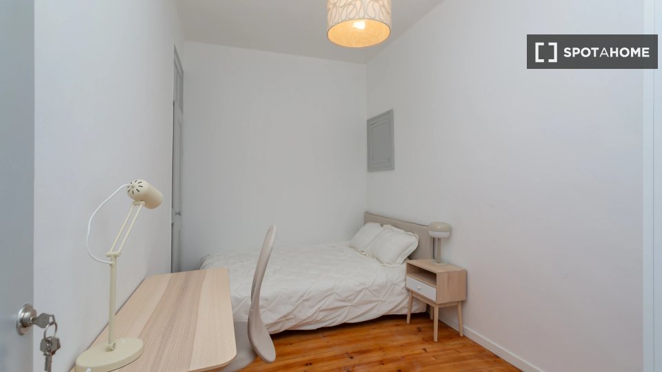 Double room Lisbon, 5 beds — photo 1