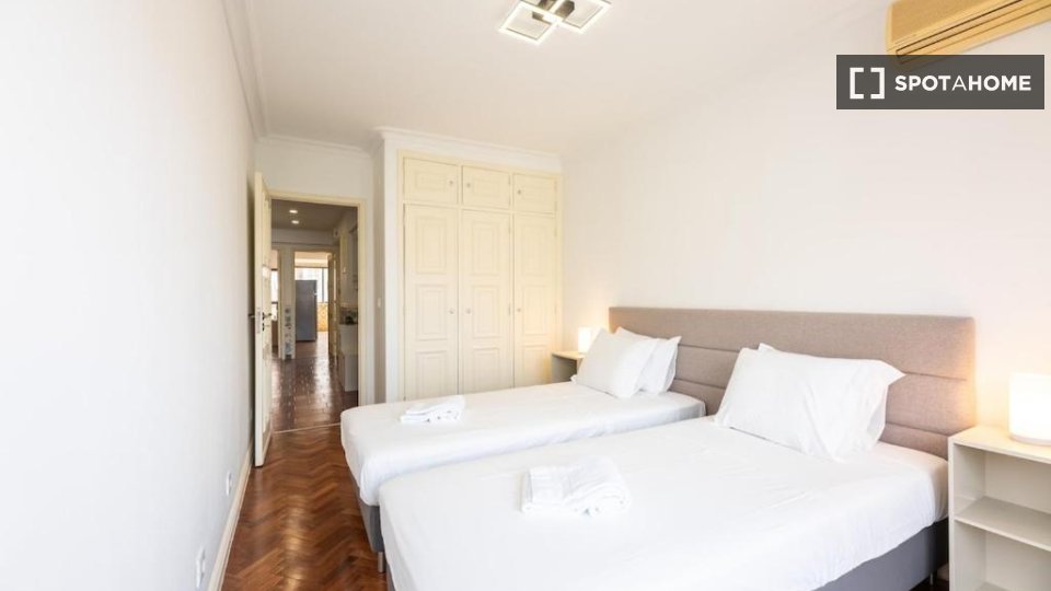 Apartment Lisbon, 2 beds, 90m² — photo 9