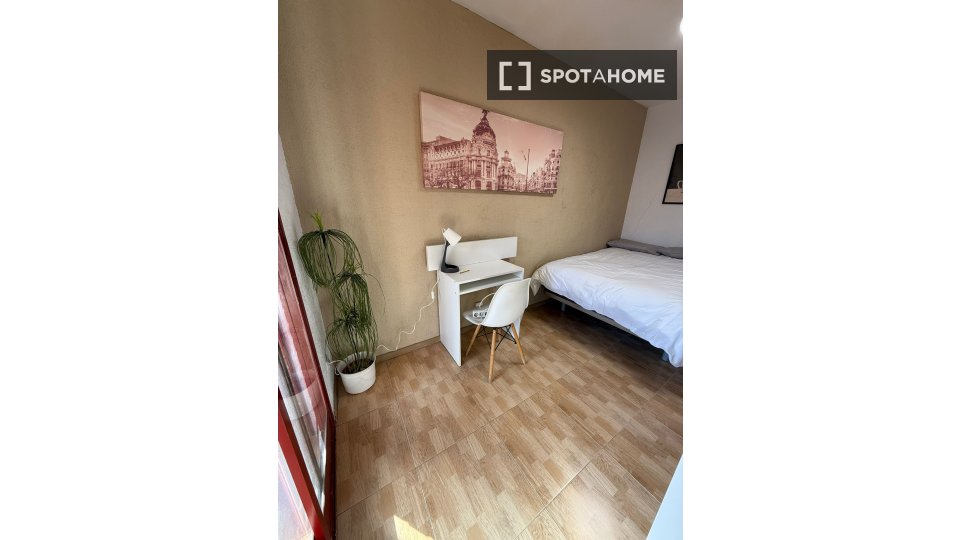 Double room Madrid, 5 beds — photo 11