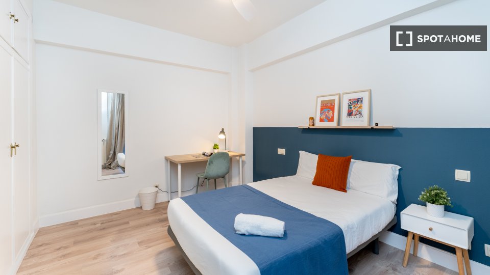 Double room Madrid, 5 beds — photo 15