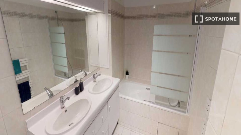 Double room Paris, 5 beds, 120m² — photo 18