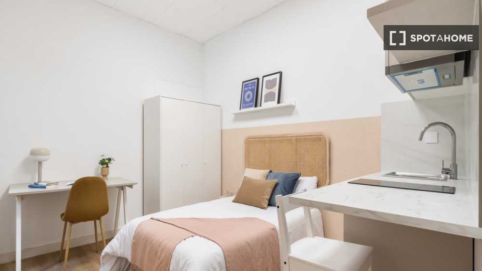 Double room Madrid, 12 beds — photo 12