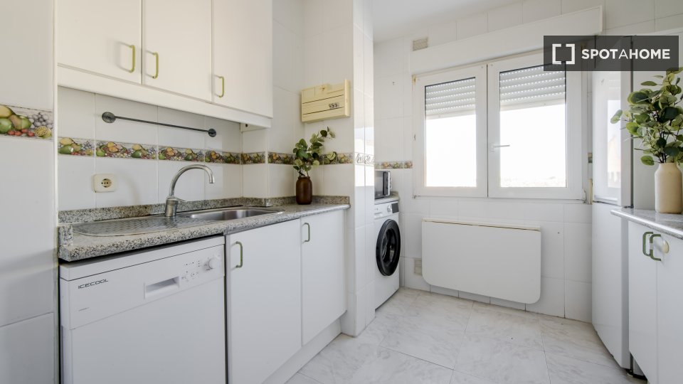 Double room Madrid, 5 beds, 80m² — photo 7